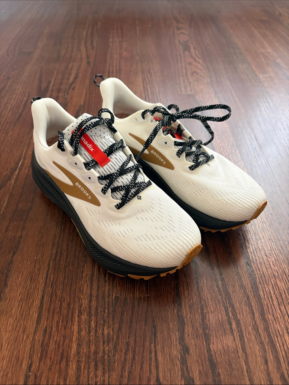 Brooks Women’s Running Nomadix Trail